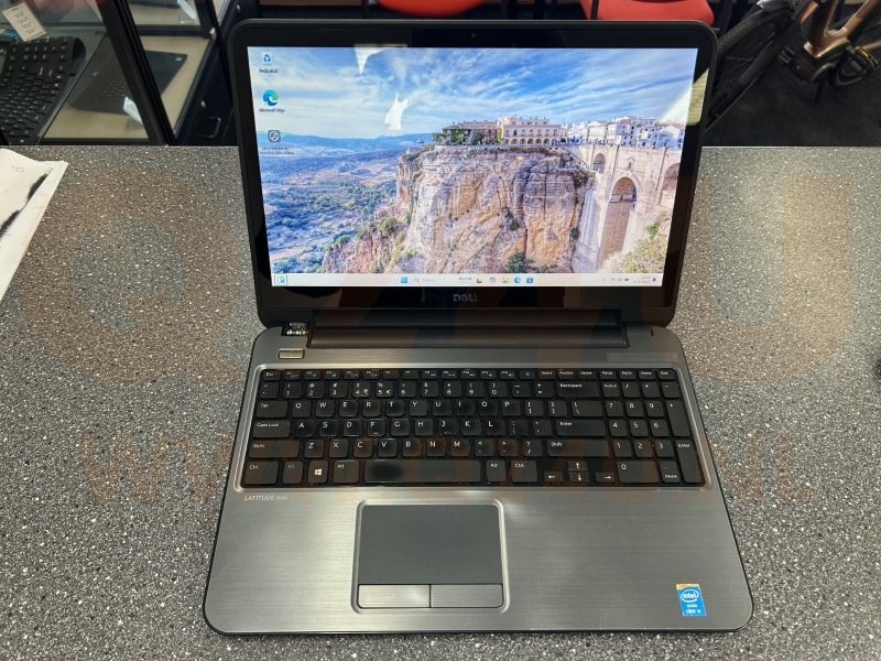Dell Latitude 3540, 15.6 inch i5-4200 2.3 Ghz, 8 GB, 256 GB SSD, touch screen, WIN 11